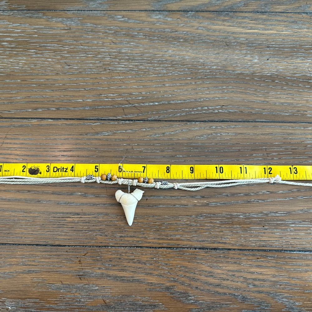 Shark tooth choker necklace - Picture 6 of 7
